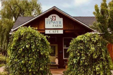 Country Charmer Single Story Cottage Pet Friendly Loomis Екстериор снимка